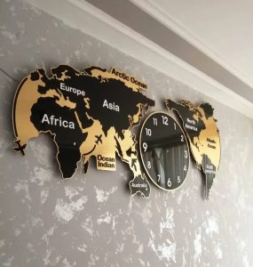 خرید استیکر دیواری نقشه جهان با ساعت دیواری