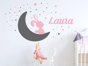 برچسب اتاق کودک طرح خرگوش روی دیوار اتاق بچه استیکر اتاق کودک ماه و خرگوش با نام دلخواه کودک شما بالای تخت، شب های آرام و رویاهای زیبا تضمین می شود