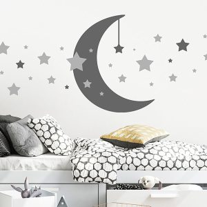 طرح استیکر اتاق کودک ماه و ستاره برچسب دیواری آسمان پرستاره با ماه نصب شده روی دیوار اتاق بچه و کودک