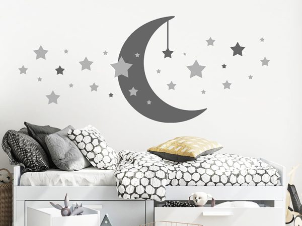 طرح استیکر اتاق کودک ماه و ستاره برچسب دیواری آسمان پرستاره با ماه نصب شده روی دیوار اتاق بچه و کودک
