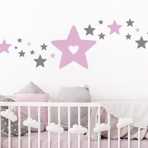 طرح برچسب دیواری رقص ستاره  با یک ستاره بزرگ در وسط اتاق کودک یا نوزاد را به منظره ای رویایی درخشان تبدیل می کند