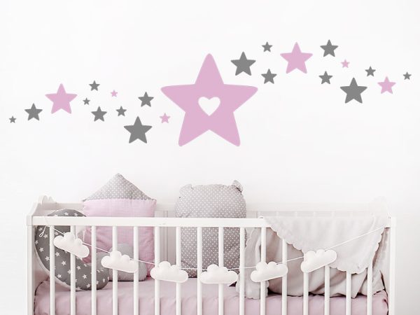 طرح برچسب دیواری رقص ستاره  با یک ستاره بزرگ در وسط اتاق کودک یا نوزاد را به منظره ای رویایی درخشان تبدیل می کند
