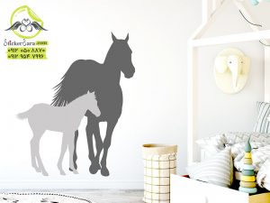 برچسب دیواری مادیان با کره اسب