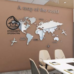 نقشه جهان چوبی سایز بزرگ رنگ نقره ای نصب شده در شرکت هواپیمایی.