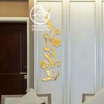 آینه فانتزی و دکوری گل صحرا رنگ طلایی براق با سایز بزرگ در پذیرایی