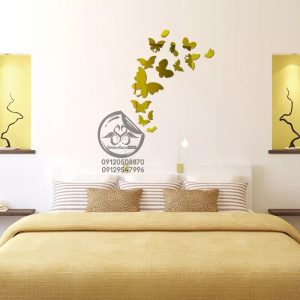 پروانه طلایی نصب شده در اتاق خواب