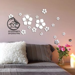 قیمت آینه دکوری شکوفه وحشی به روی دیوار گلبهی با رنگ سیلور