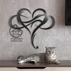 استیکر دیواری برجسته قلب رومانتیک رنگ مشکی در کنار گربه زیبا