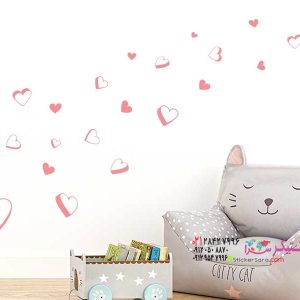 این قلب‌های کوچک و بامزه به صورت تزئینی روی دیوار اتاق کودکان تکان می‌خورند و فضایی شاد و مفرح ایجاد می‌کنند. توجه: اندازه‌ها مربوط به چیدمانی است که در تصاویر نمونه ما نشان داده شده است. البته می‌توان قلب‌ها را به دلخواه نیز برش داد و چید. کوچک: (عرض × ارتفاع) ۸۰ در ۴۰ سانتی‌متر متوسط: (عرض × ارتفاع) ۱۲۰ در ۶۱ سانتی‌متر بزرگ: (عرض × ارتفاع) ۱۶۰ در ۸۱ سانتی‌متر