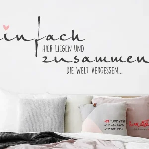 استیکر دیواری به سادگی سرهم می‌شود