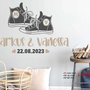 استیکر دیواری یک جفت کفش کتانی با نام