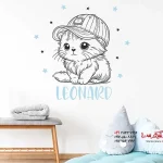 برچسب دیواری بچه گربه با کلاه بیسبال