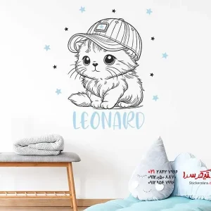 برچسب دیواری بچه گربه با کلاه بیسبال