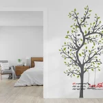 عکس برچسب دیواری درخت شاخه‌دار با تاب و پرندگان