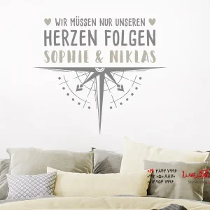 برچسب دیواری قلب‌های قطب‌نما با نام