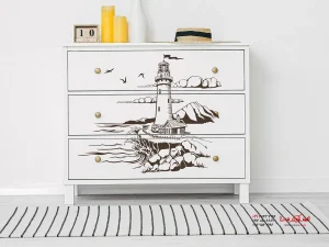 برچسب دیواری فانوس دریایی روی کمد کشویی به سبک دریایی