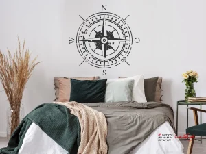 برچسب دیواری قطب نما بالای تخت